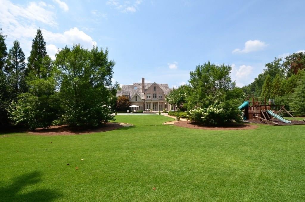 10 Leighton Ct