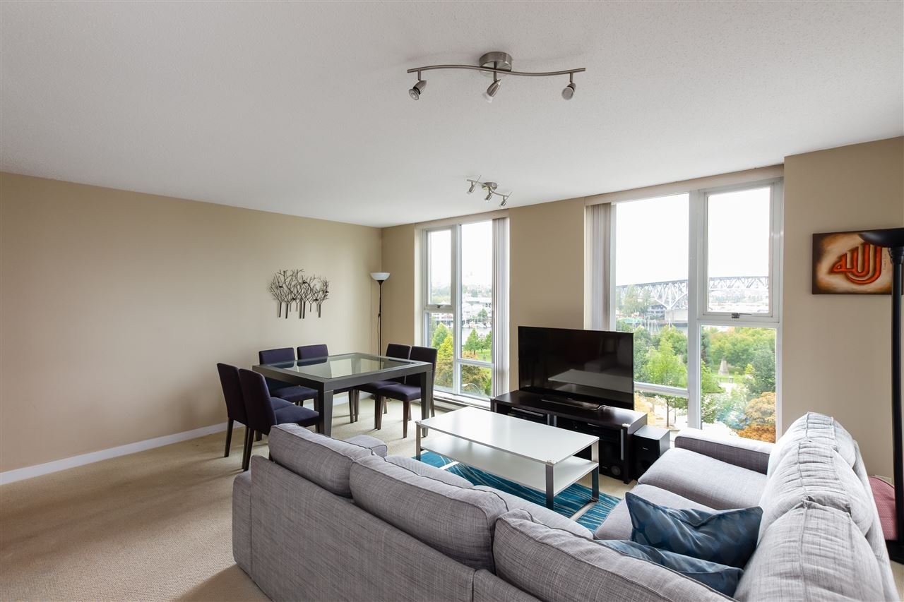 706-455 Beach Cres