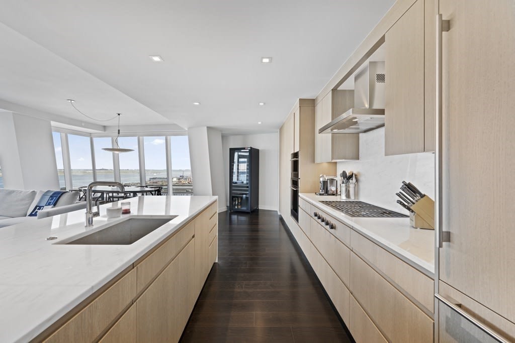 150 Seaport Blvd #16E