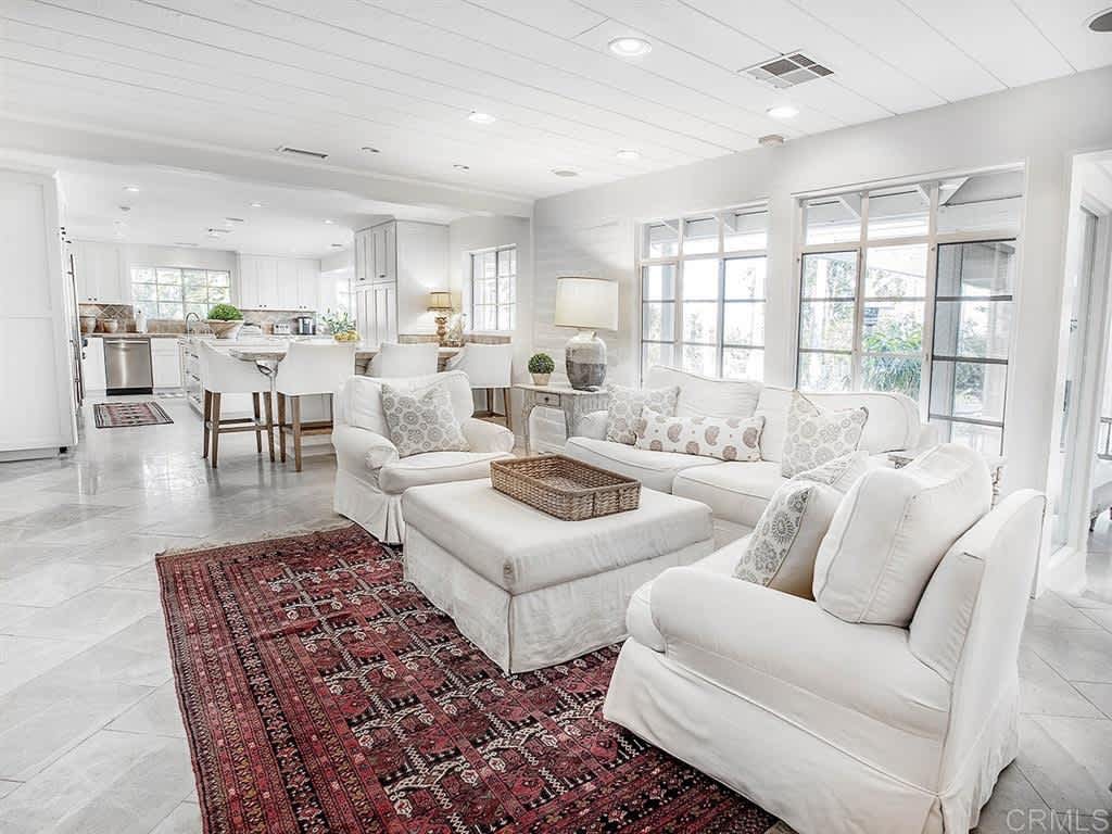 5327 La Glorieta Rancho
