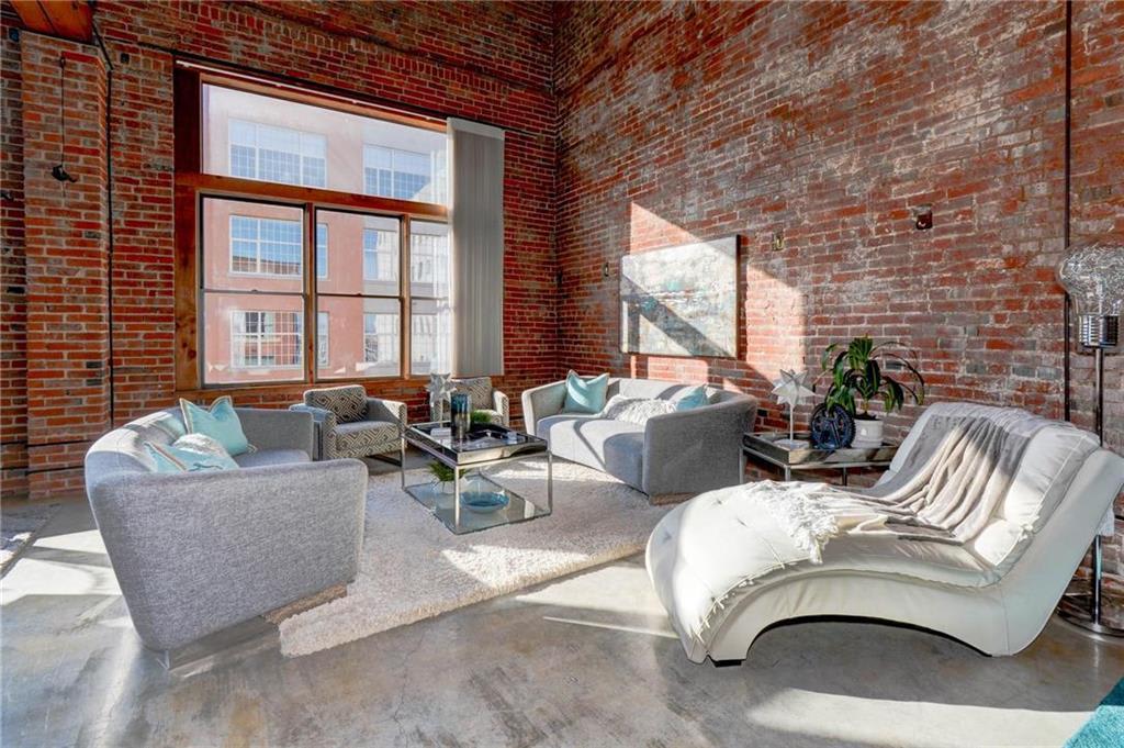 306 W 7th St Unit 304