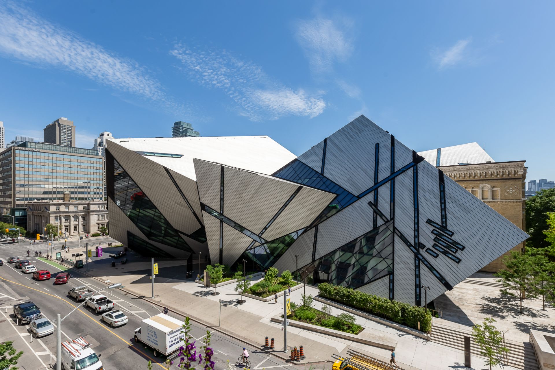 206 Bloor St W 