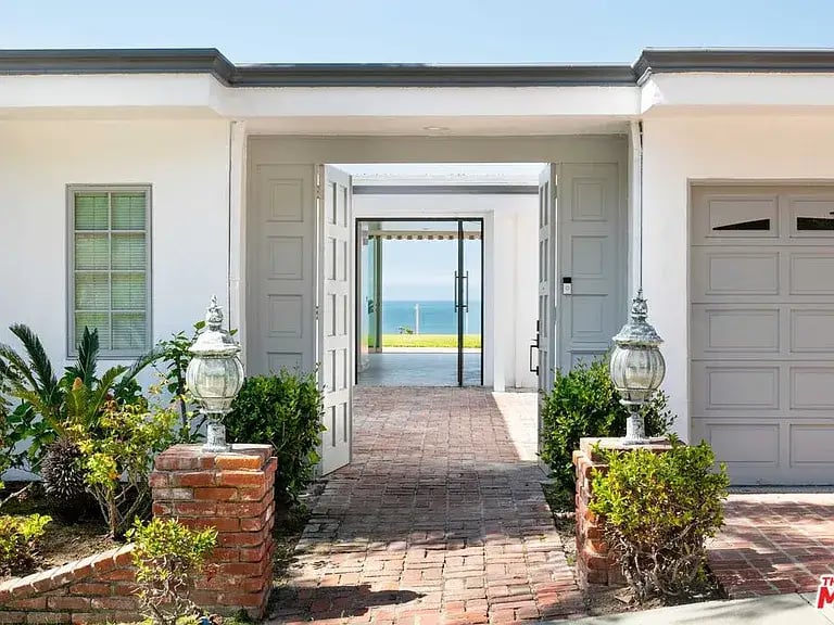 18056 Coastline Dr
