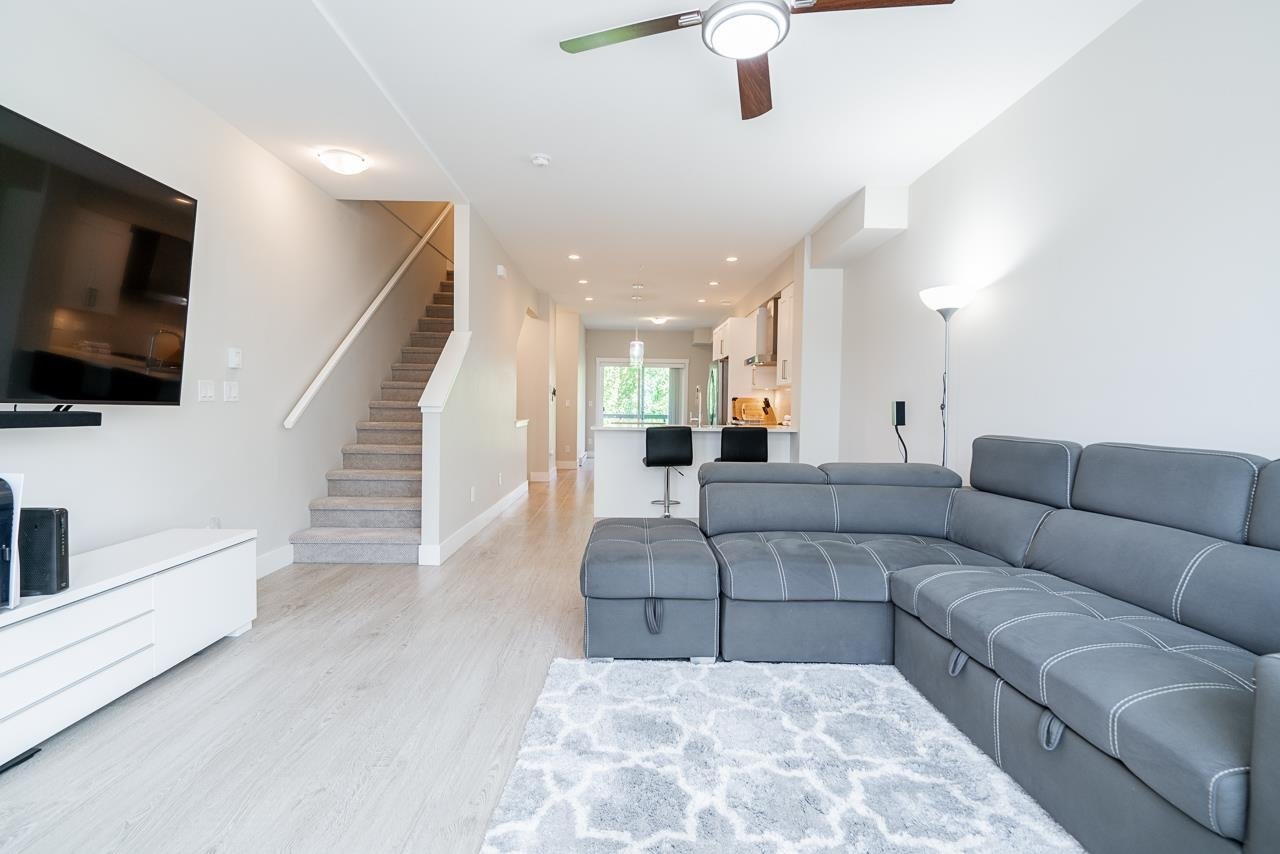 104-20498 82 Ave