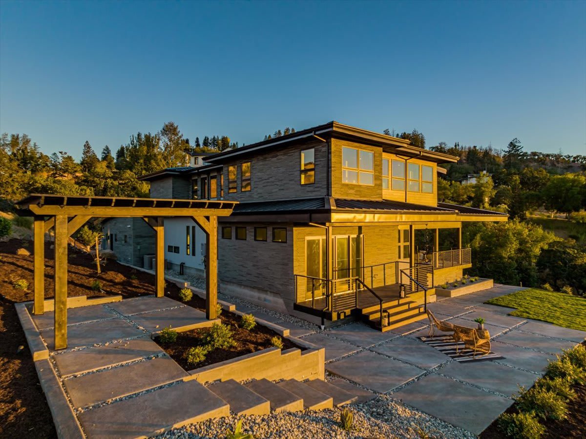 3958 St Andrews Dr