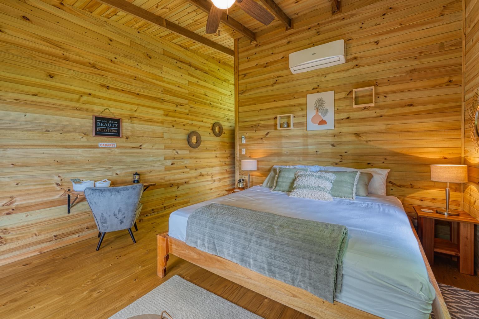 Exceptional Retreat Center on 62 Acre in Tinamastes