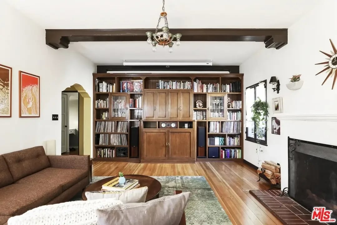 CHARMING LOS FELIZ SPANISH