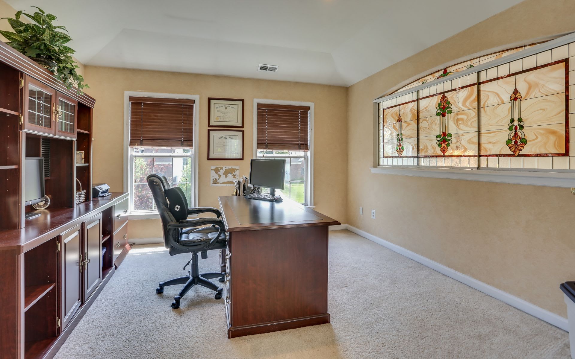 8 SHOREHAM CT