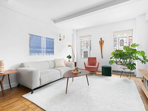 118 Eighth Avenue Unit: 2E
