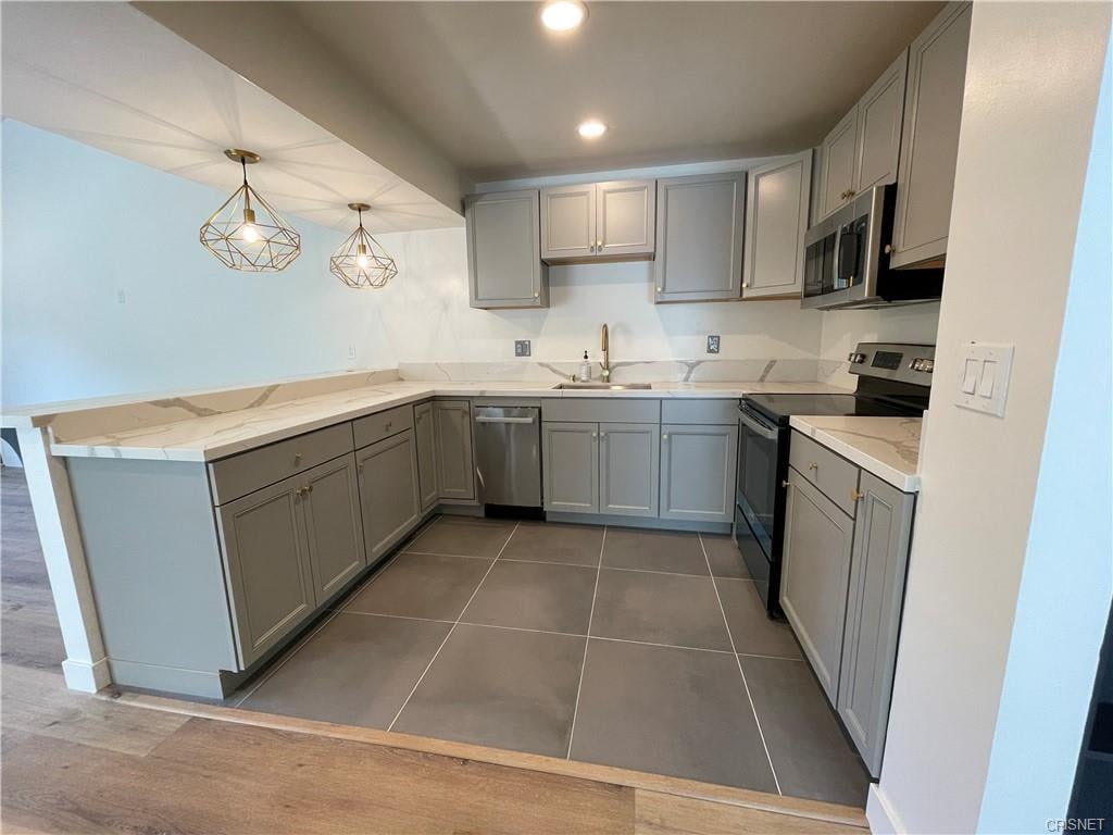 23401 Park Sorrento 8, Calabasas, CA