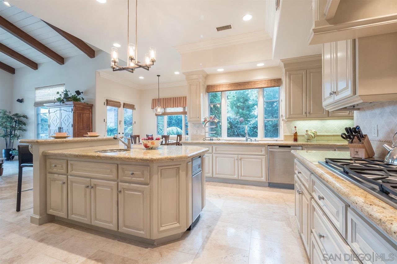 5847 Meadows Del Mar