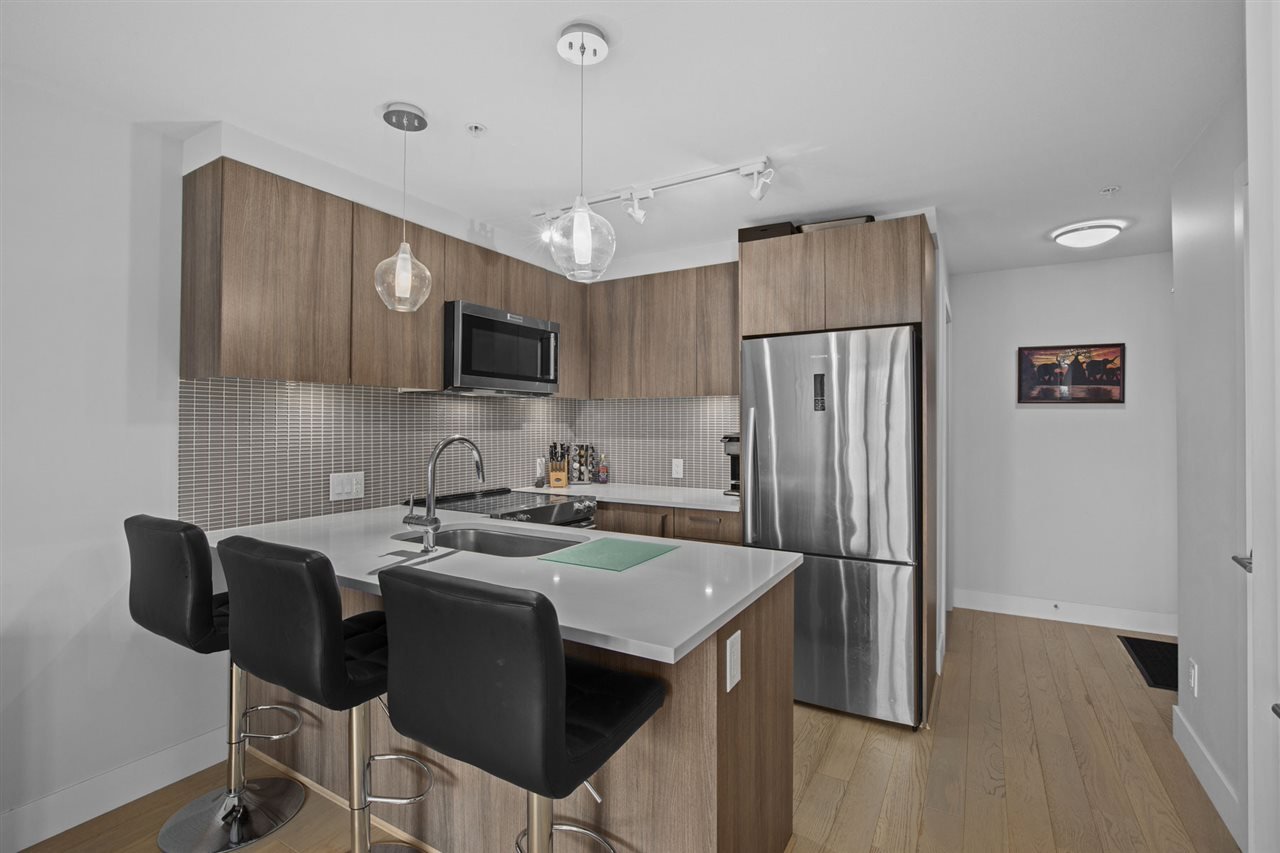 406-2477 Carolina St
