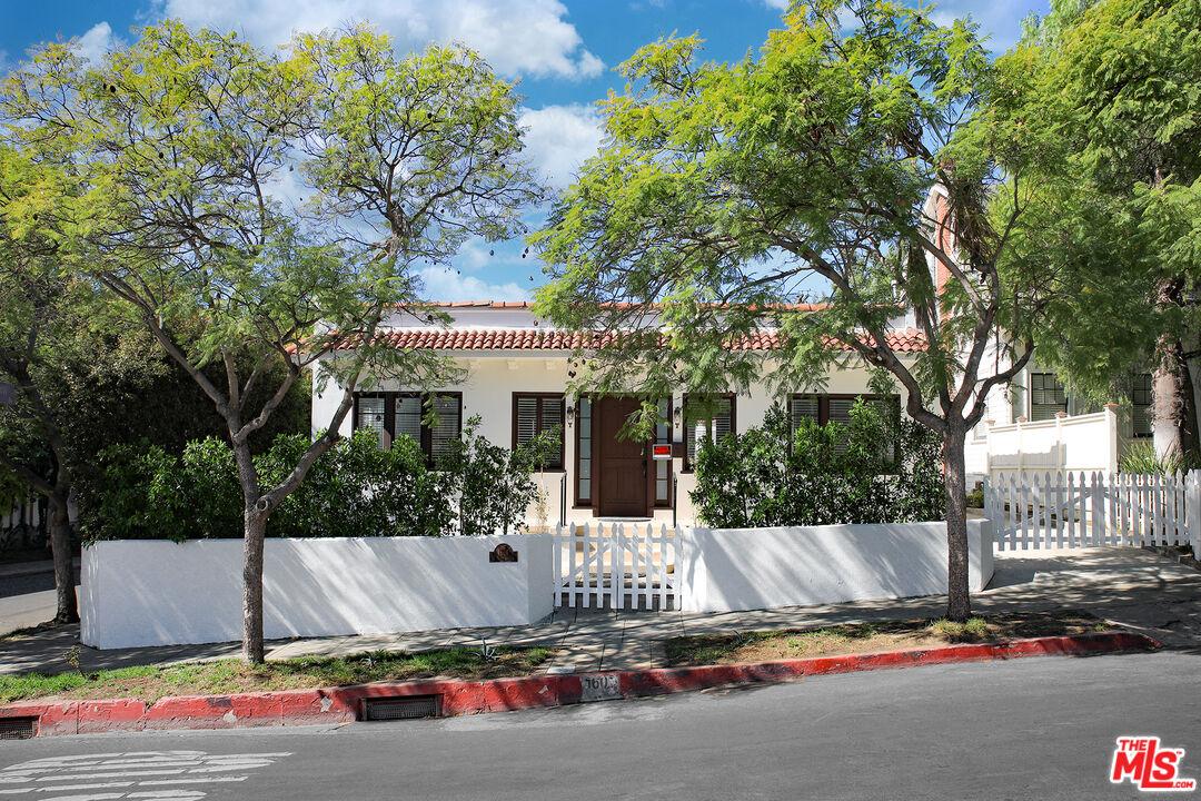 1601 N VISTA ST