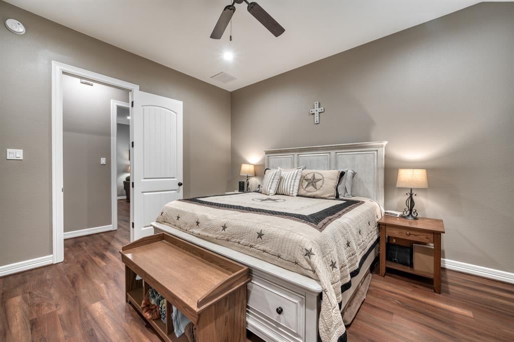 37 Briarwood Ln Bellville, Tx 77418