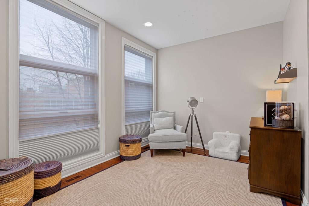 606 Bucktown Home: 2116 W. Churchill 