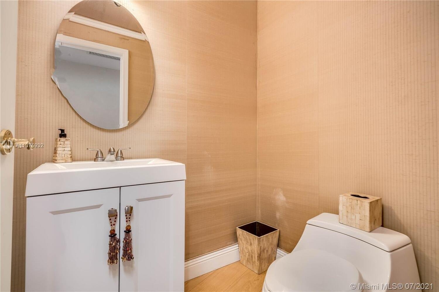 9601 Collins Ave, #505