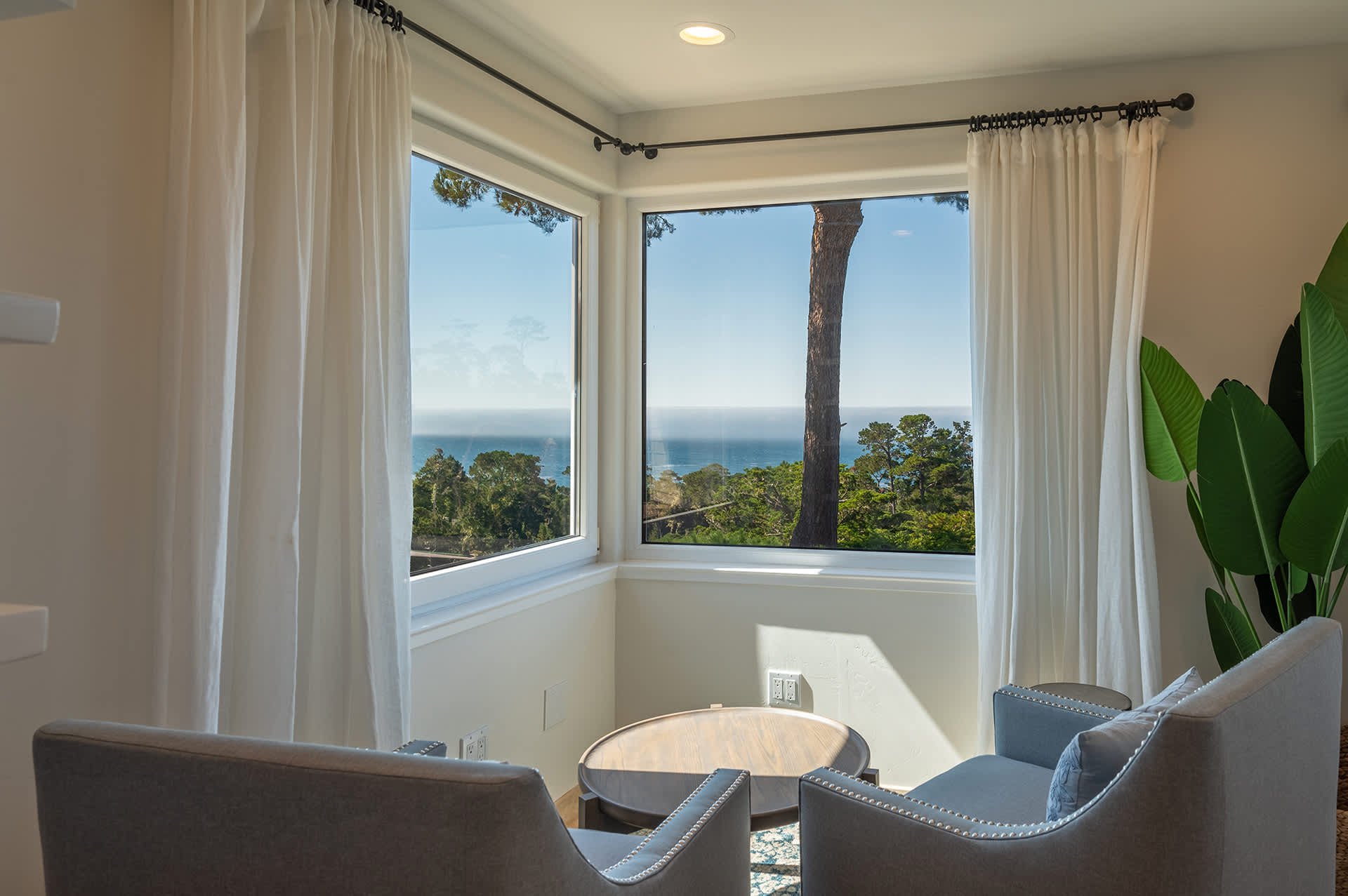 Sweeping Ocean Views - 24916 Lincoln Street