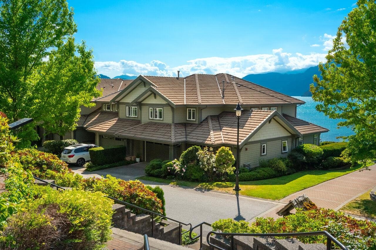 15 Beach Dr