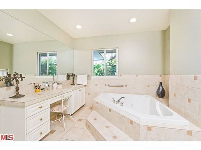 16830 Marmaduke Pl Encino, CA