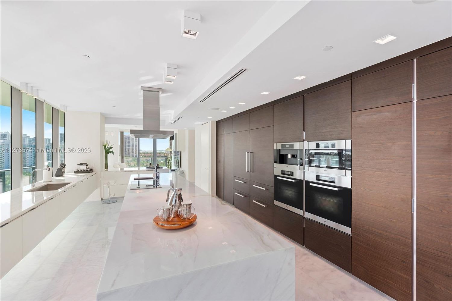 19575 Collins Ave, #11