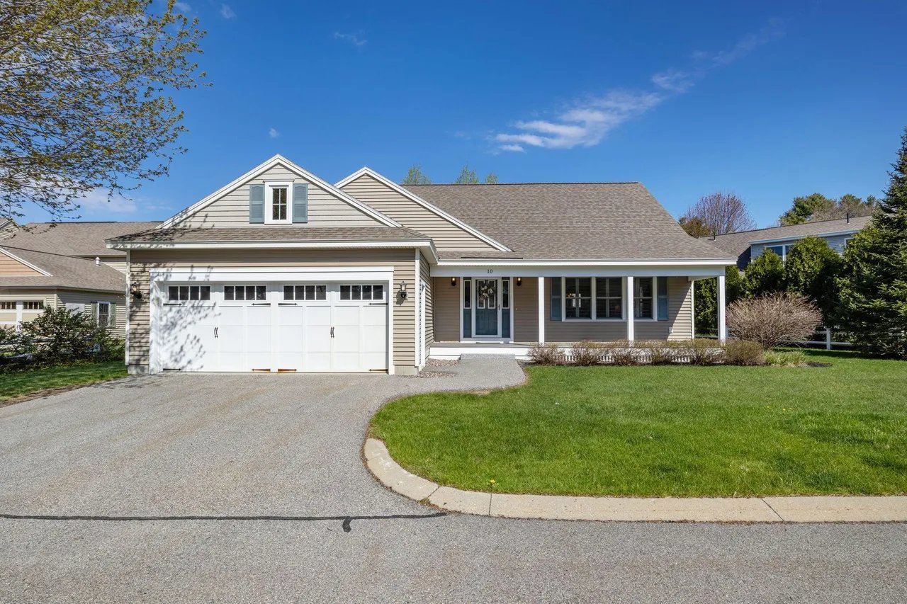 New Listing: 10 Lexington Drive, 9, Kennebunk, ME 04043 – $799,000