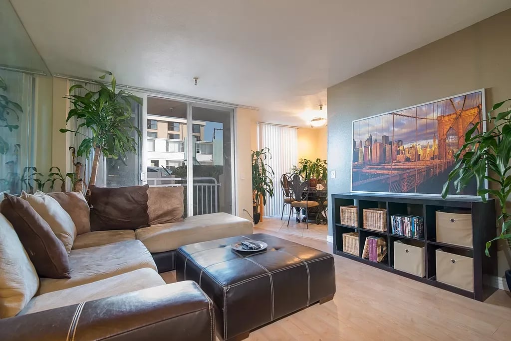 4627 Ocean Blvd #115