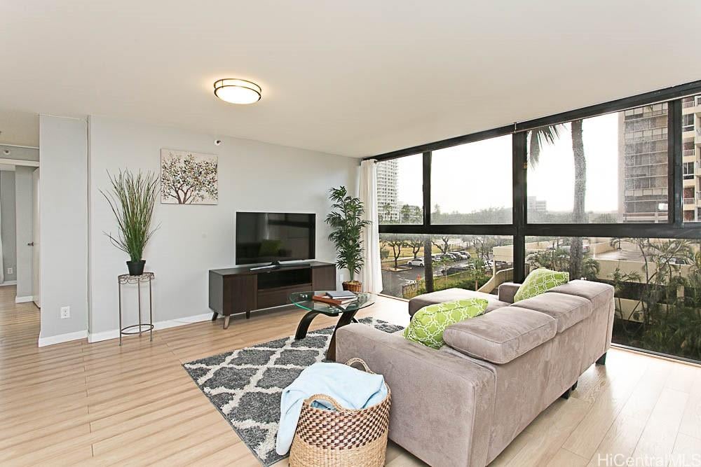 2724 Kahoaloha Ln #503