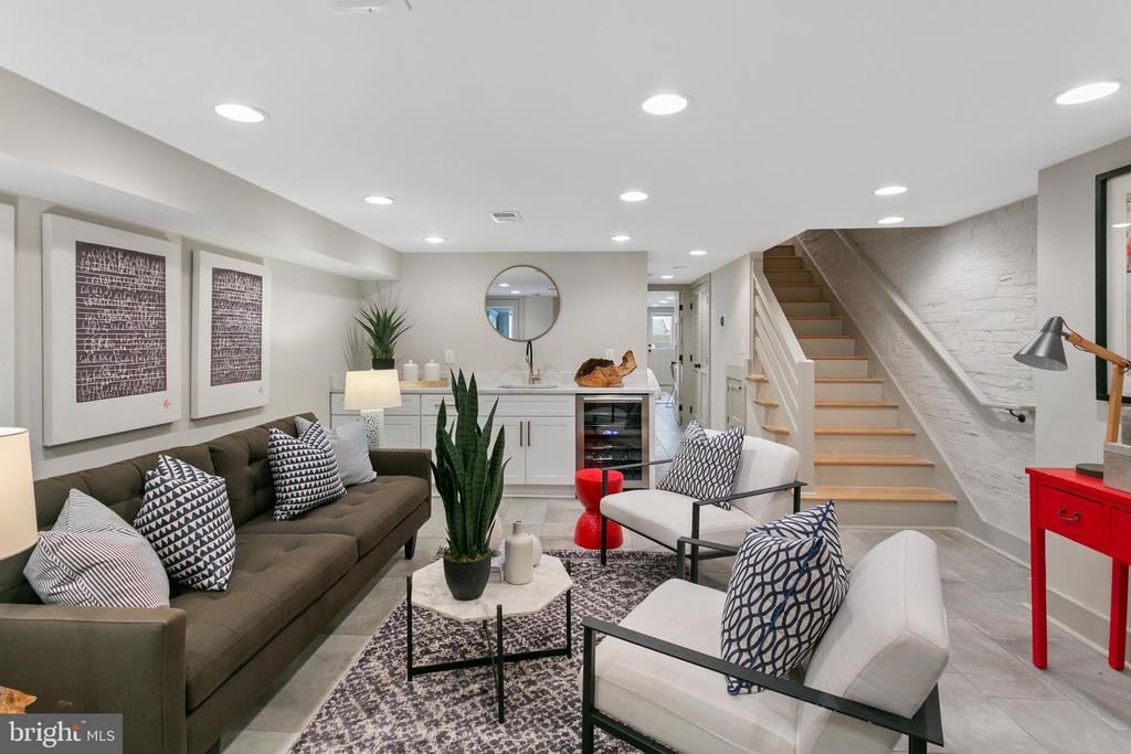 39 Adams St NW