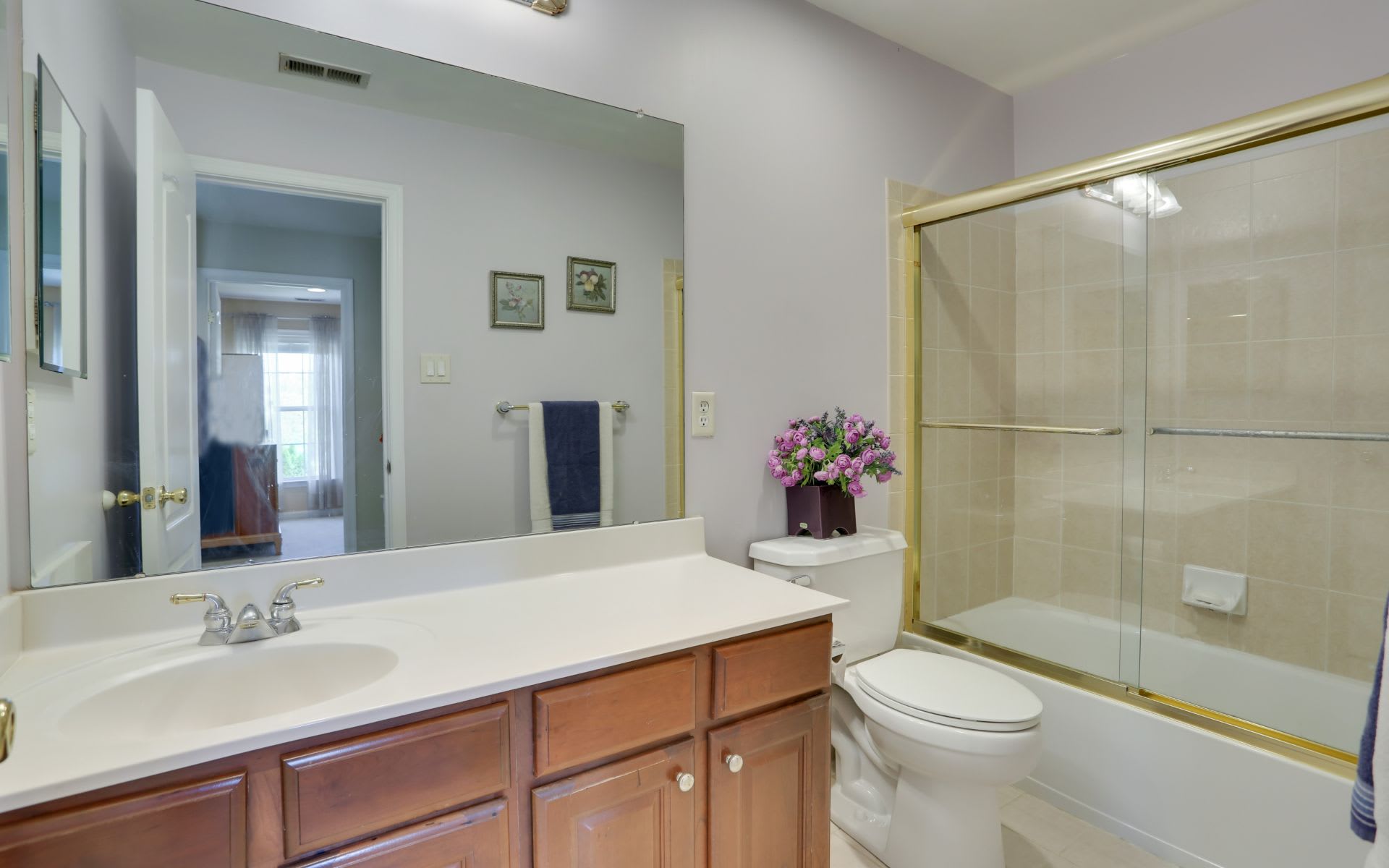 8 SHOREHAM CT