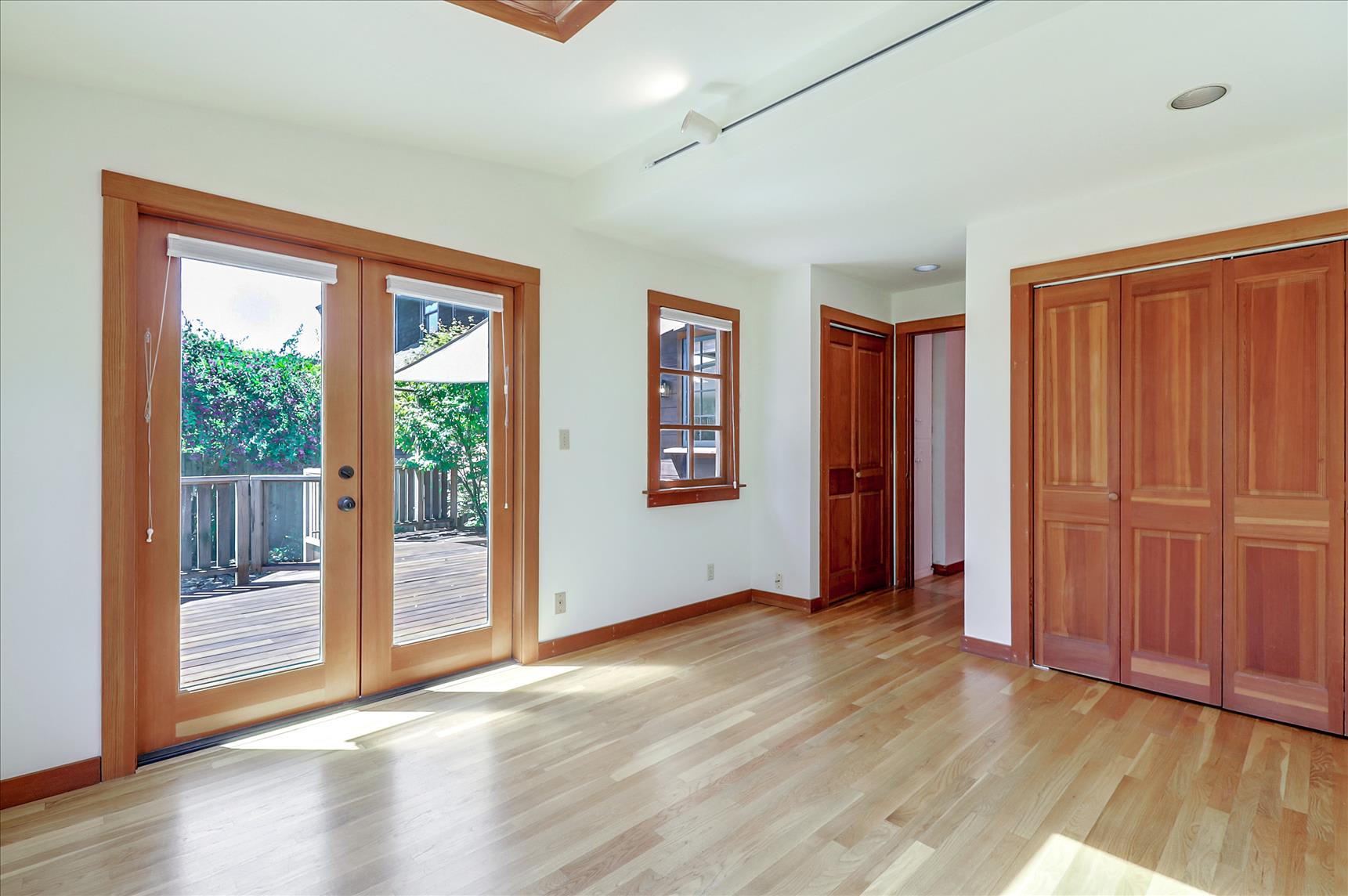 2325 Roosevelt Ave