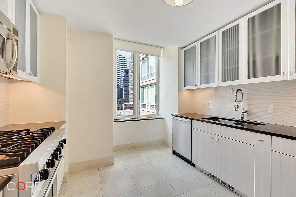 250 East 53rd Street Unit: 904