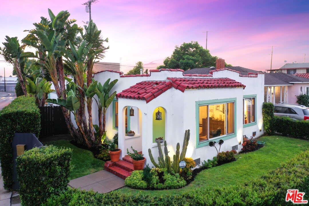 Spanish Fixer in Mar Vista
