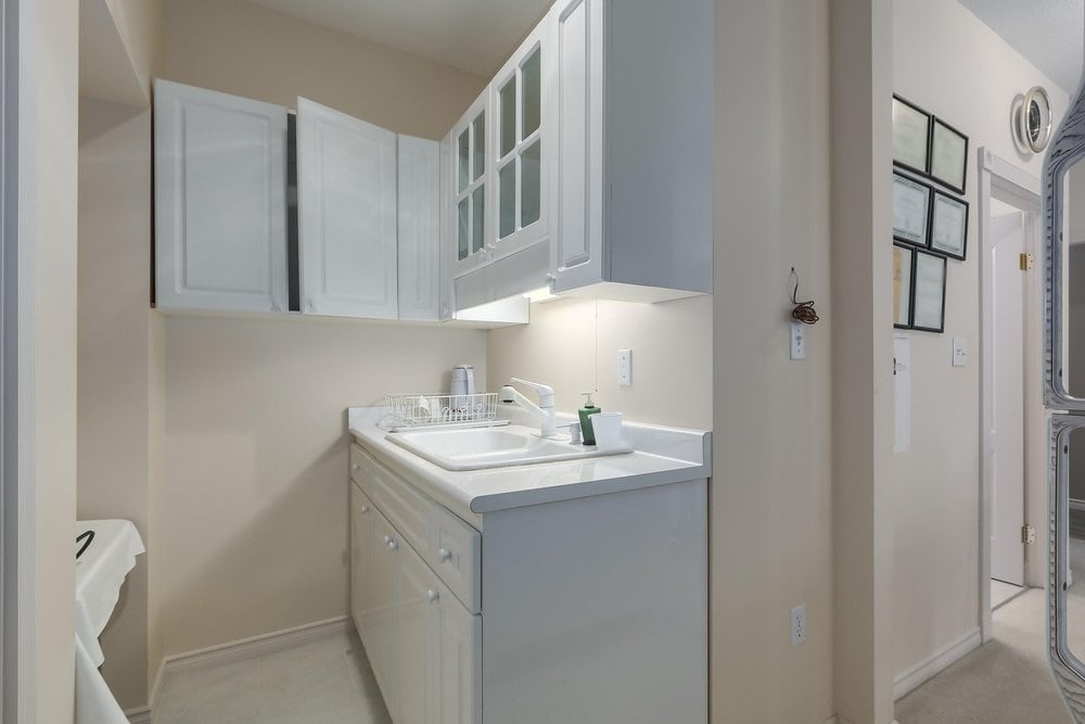 1120 Strathaven Dr