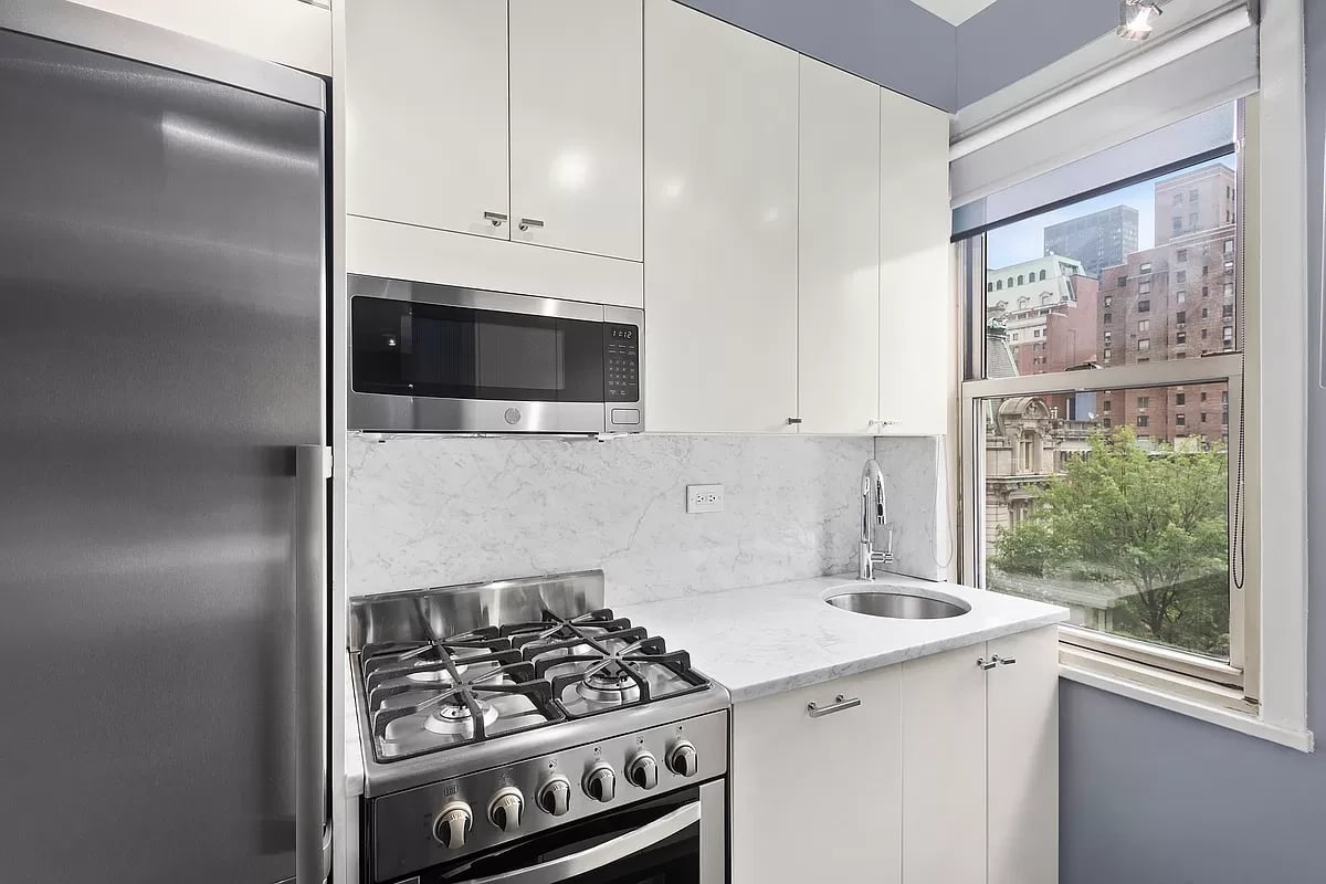 220 Madison Ave #8H