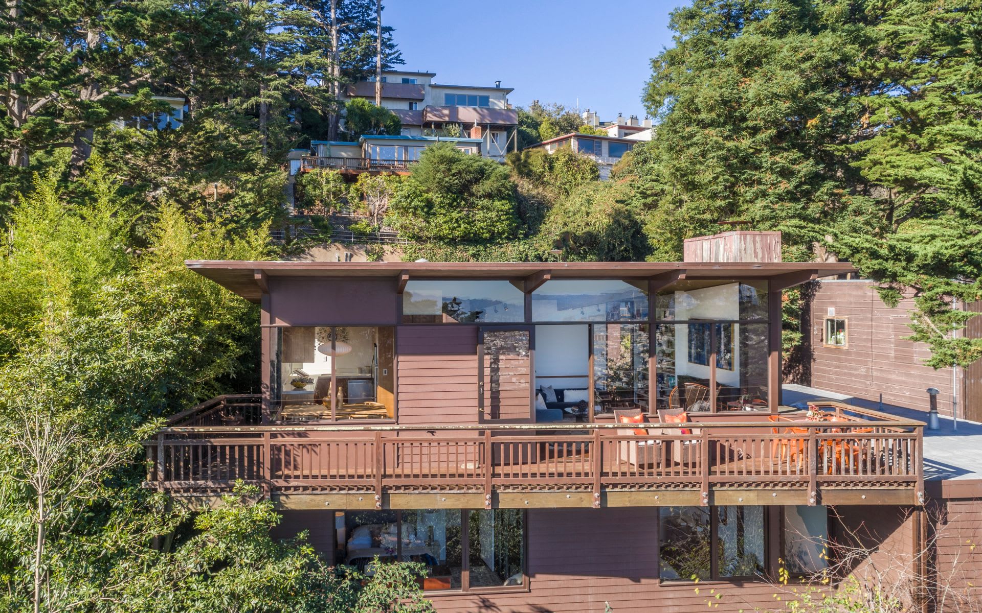 1 Miguel St