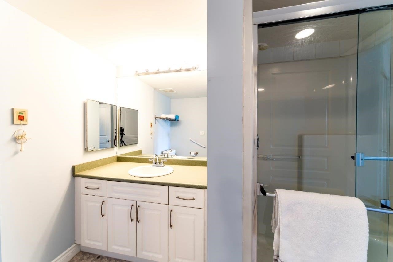 202-960 Lynn Valley Rd
