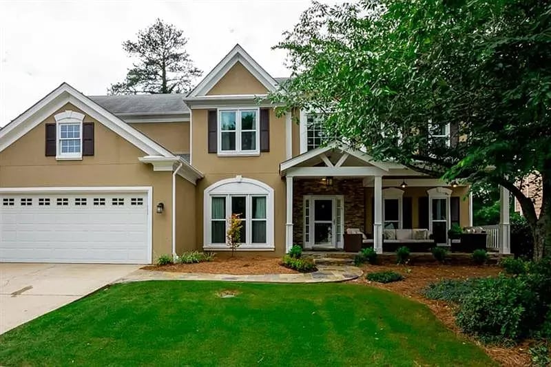 1075 Brockton Close