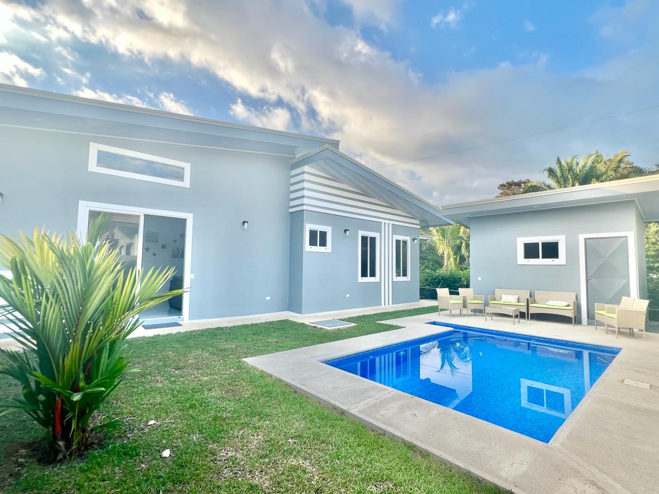 Quepos Hills, 3 Bed Villa with Private Pool and Lush Gardens