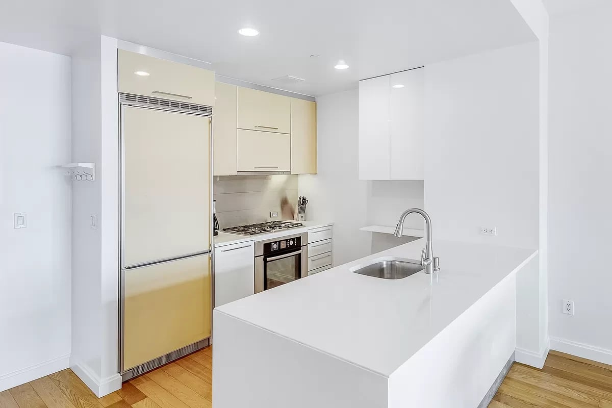 11-02 49th Ave, #10M