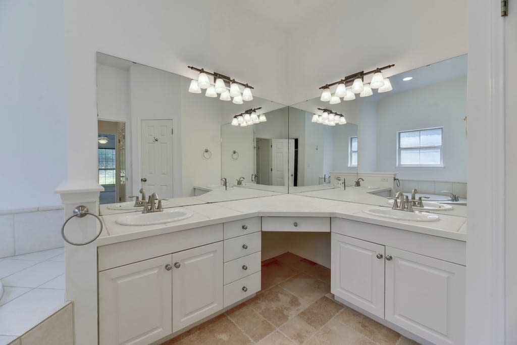 1107 Bowie Rd