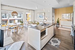 402-3811 Rowland Ave