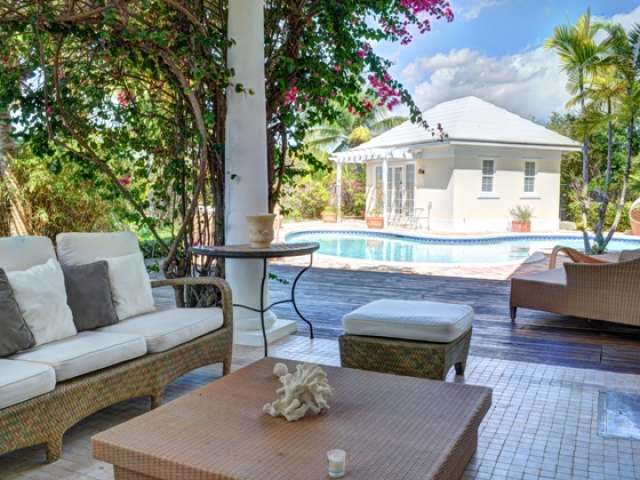 Canalfront Mansion in Port New Providence