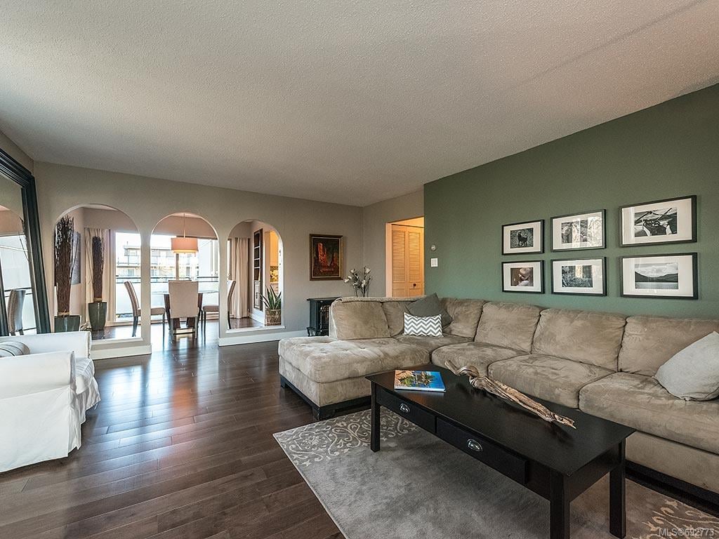 204-1419 Stadacona Ave, Victoria