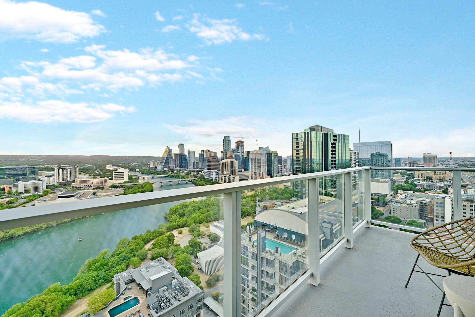 48 East Avenue #3201