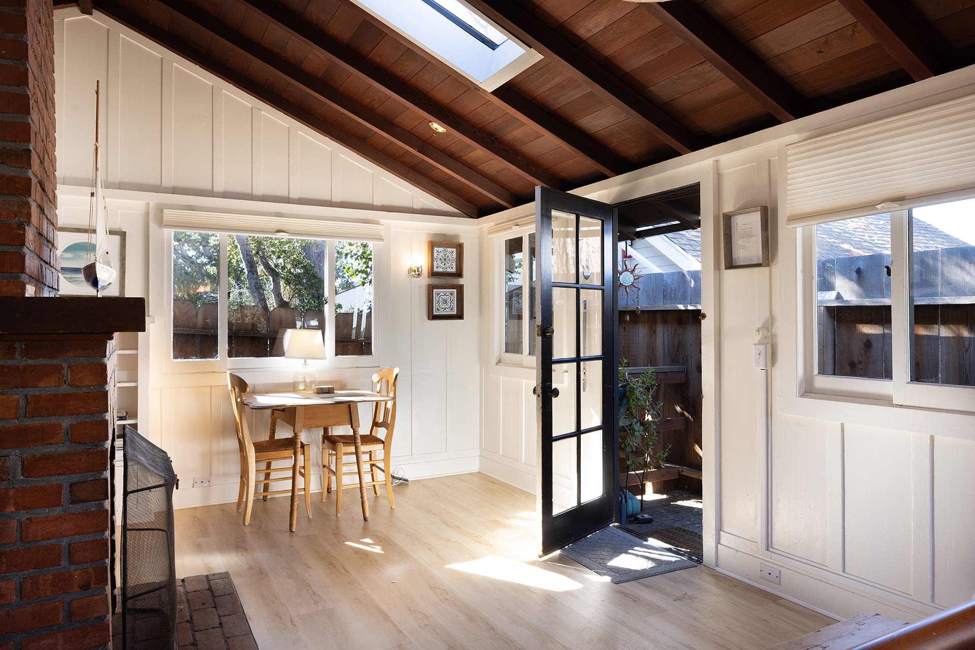 Spacious Carmel Cottage - Monte Verde & 7th SWC
