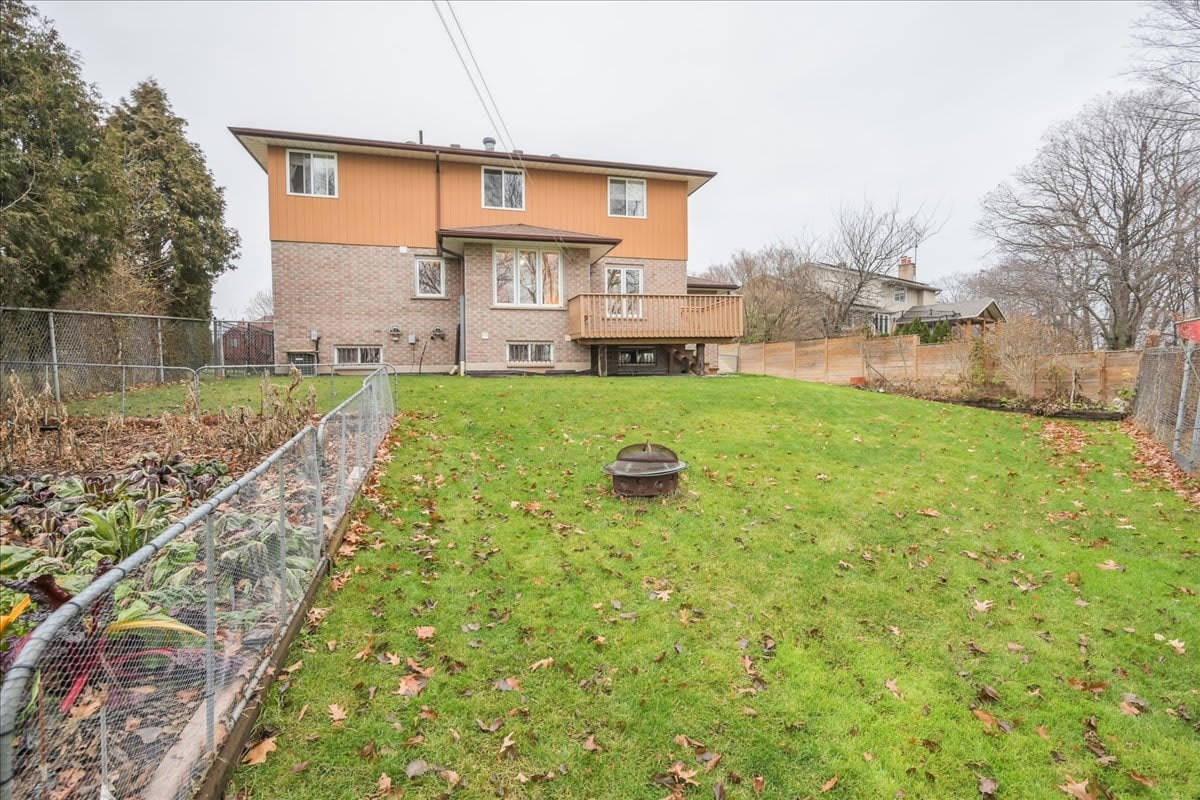 Situated on a quiet court & backing onto Bronte Creek