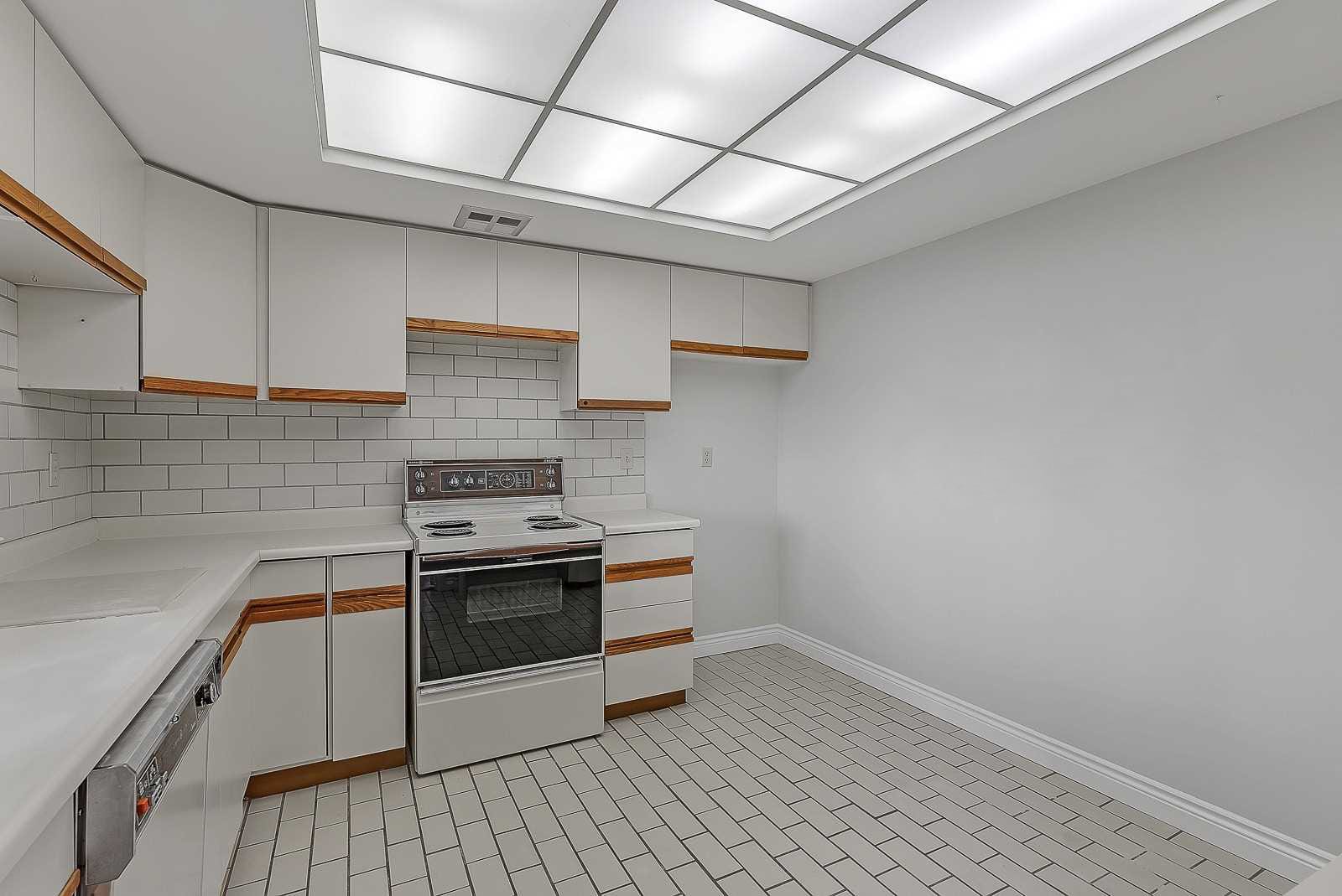 65 Skymark Drive 301