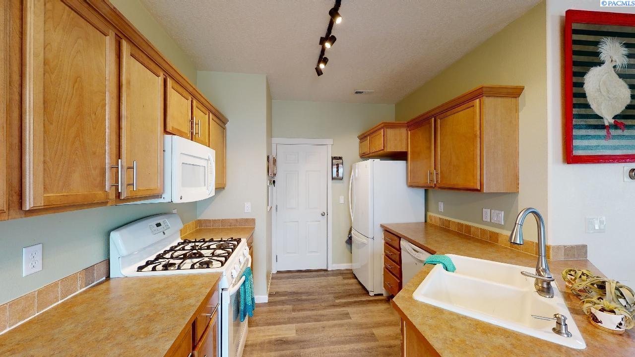 1481 SW Arrowleaf Ln
