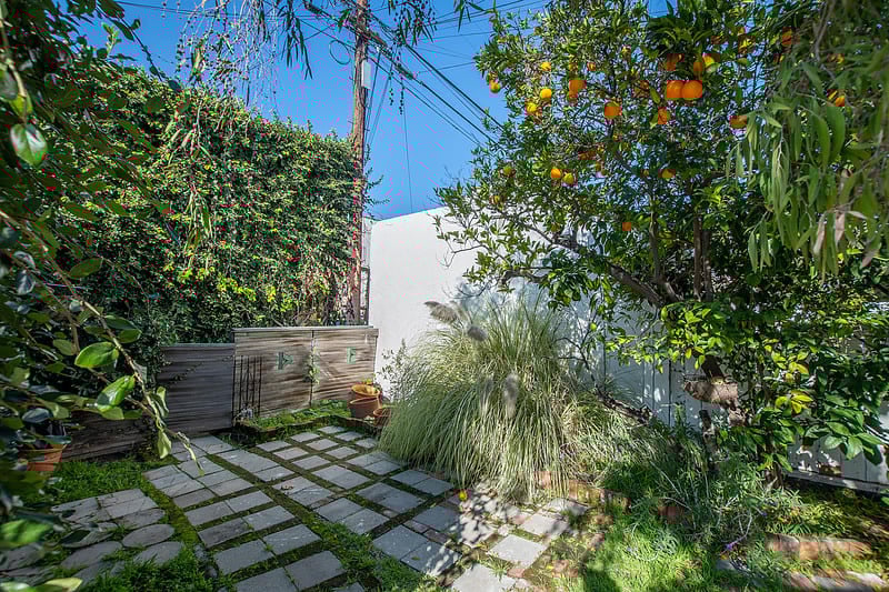 143 S Mansfield