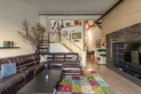 Spacious Urban Loft at Mariani Square